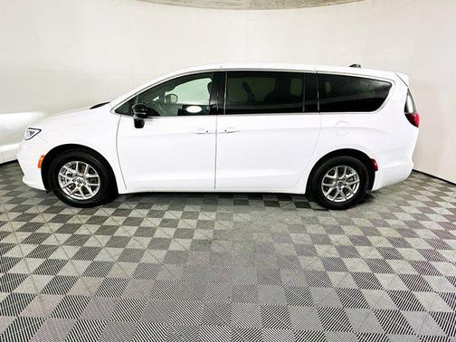 2025 Chrysler Pacifica L