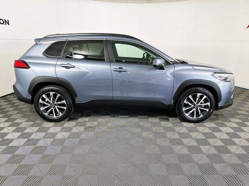 2022 Toyota Corolla Cross XLE