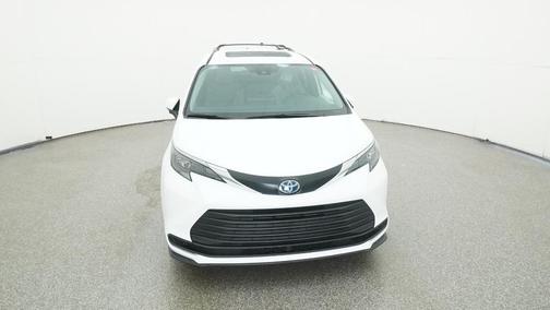 2025 Toyota Sienna LE