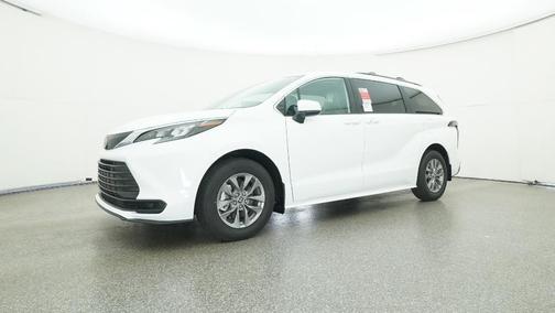 2025 Toyota Sienna LE