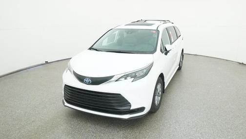2025 Toyota Sienna LE