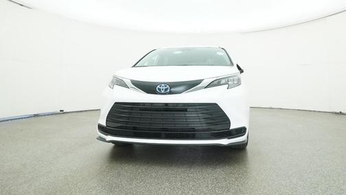2025 Toyota Sienna LE