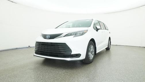 2025 Toyota Sienna LE