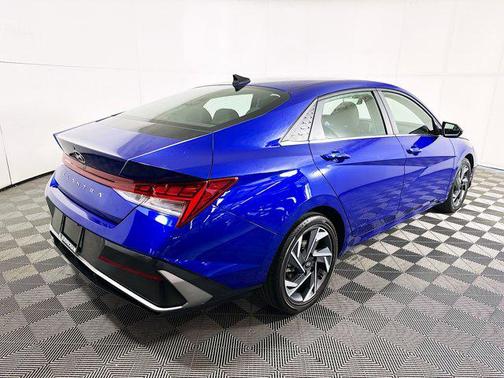 2025 Hyundai ELANTRA SEL