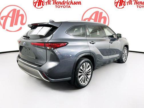 2021 Toyota Highlander Hybrid Platinum