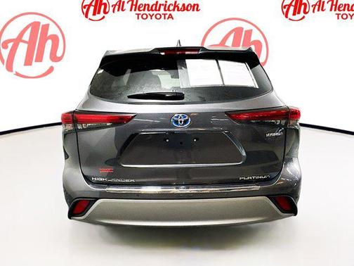 2021 Toyota Highlander Hybrid Platinum