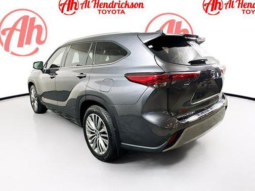 2021 Toyota Highlander Hybrid Platinum