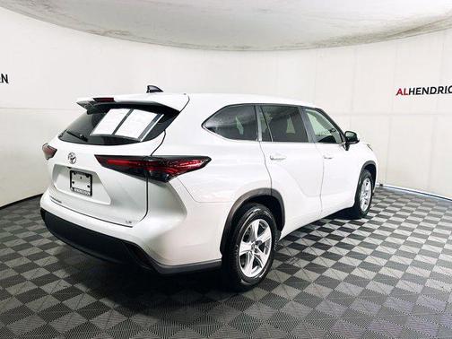 2024 Toyota Highlander LE