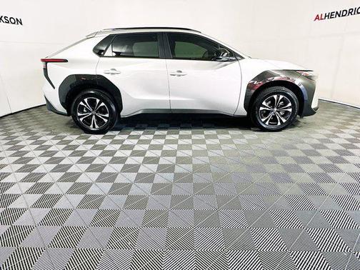 2024 Toyota bZ4X XLE