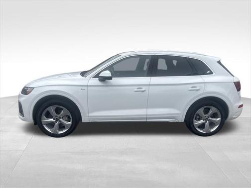 2022 Audi Q5 45 S line Premium Plus