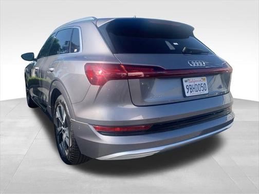 2022 Audi e-tron Premium Plus