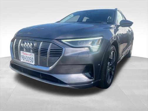 2022 Audi e-tron Premium Plus