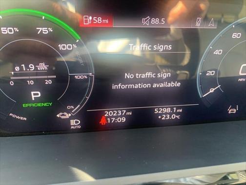 2022 Audi e-tron Premium Plus