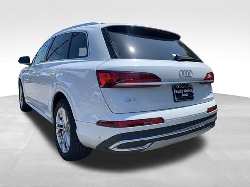 2022 Audi Q7 55 Premium Plus