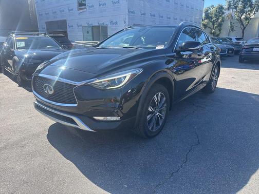 2018 INFINITI QX30 Premium