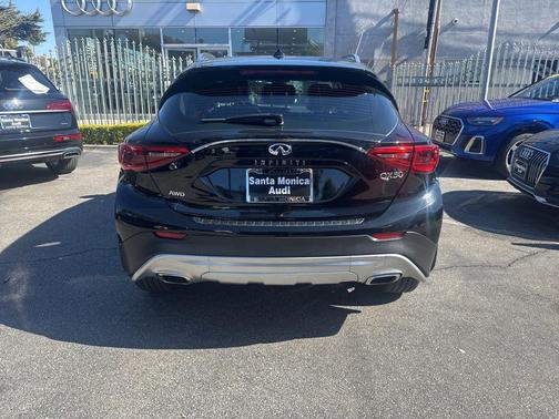 2018 INFINITI QX30 Premium