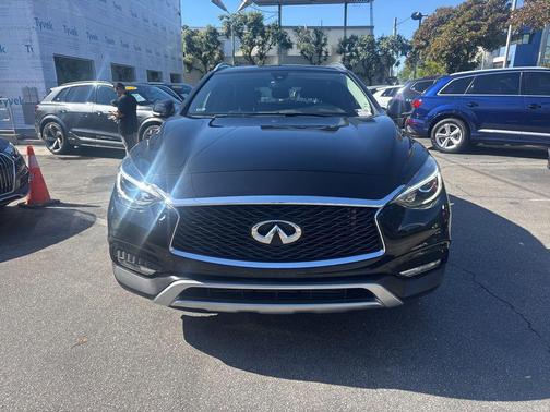 2018 INFINITI QX30 Premium