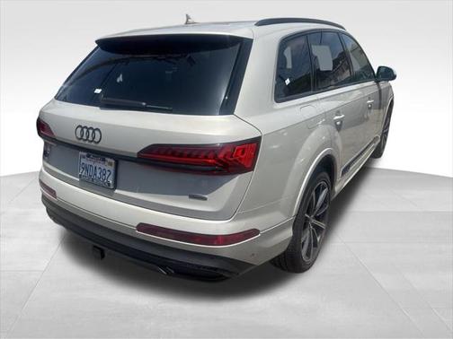 2024 Audi Q7 55 Premium Plus