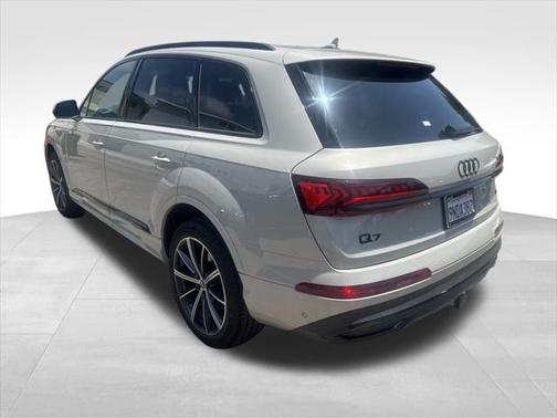2024 Audi Q7 55 Premium Plus