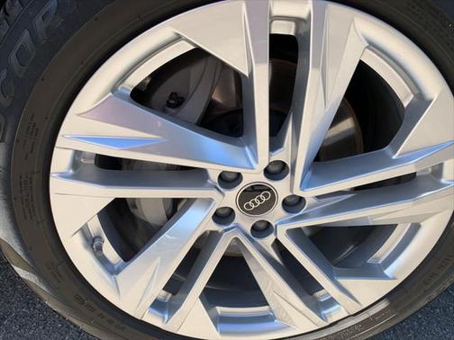 2024 Audi Q7 55 Premium Plus