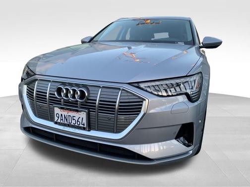 2022 Audi e-tron Premium Plus