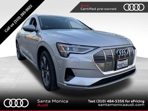 2022 Audi e-tron Premium Plus