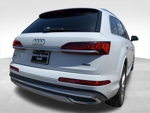 2022 Audi Q7 55 Premium Plus