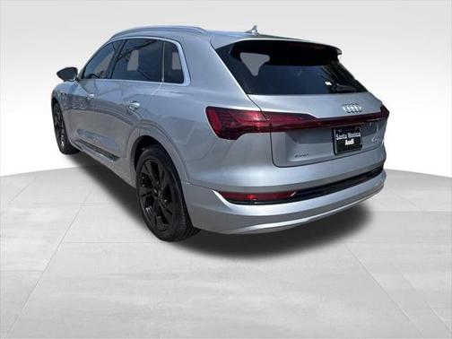 2022 Audi e-tron Premium