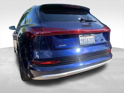 2022 Audi e-tron Premium Plus