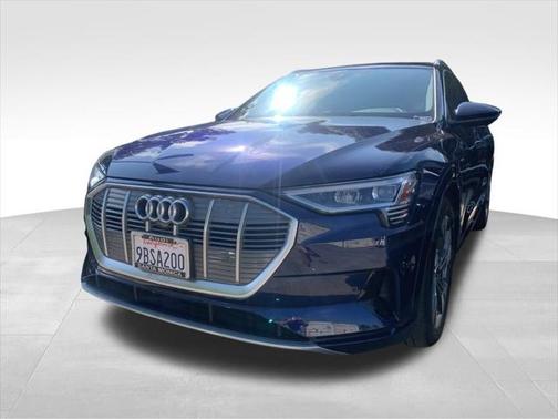 2022 Audi e-tron Premium Plus