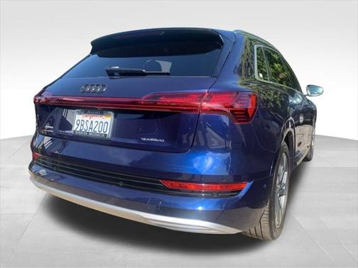 2022 Audi e-tron Premium Plus