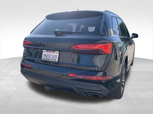 2025 Audi Q7 45 Premium Plus