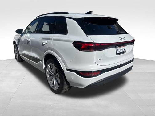 2025 Audi Q6 e-tron Premium