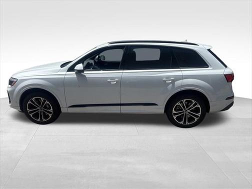 2025 Audi Q7 45 Premium Plus