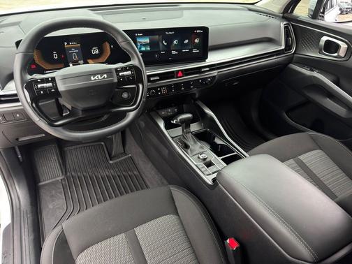 White Pearl 2026 Kia Sorento LX