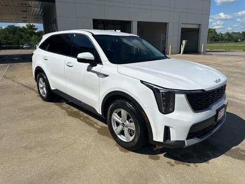 White Pearl 2026 Kia Sorento LX