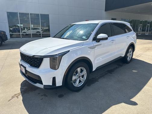 White Pearl 2026 Kia Sorento LX