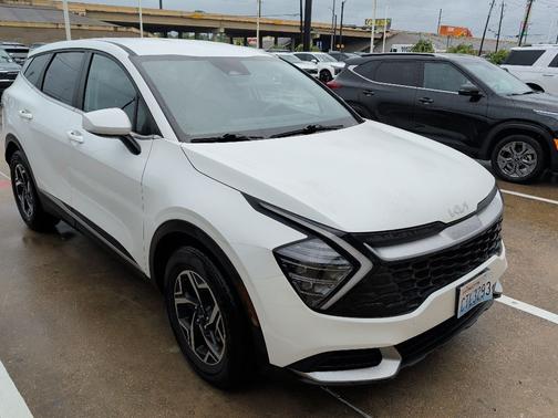 Snow White Pearl 2024 Kia Sportage LX
