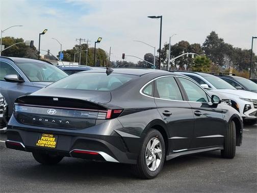 2025 Hyundai SONATA SE