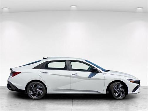 2025 Hyundai ELANTRA HEV SEL Sport