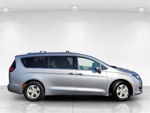 2018 Chrysler Pacifica Hybrid Touring L