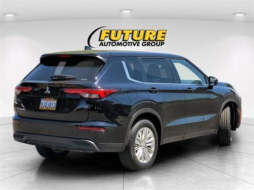2023 Mitsubishi Outlander ES