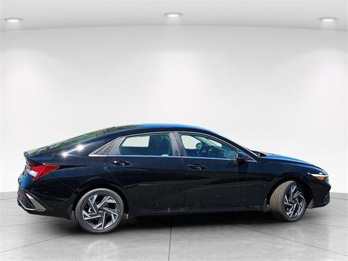 2025 Hyundai ELANTRA HEV Limited