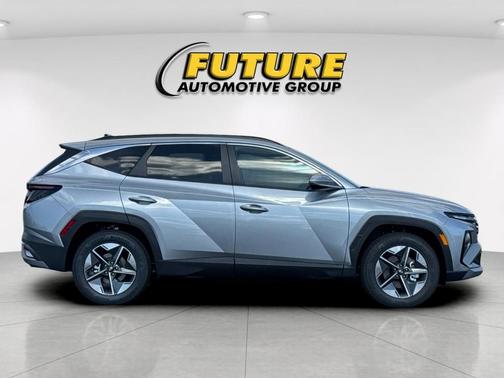 Shimmering Silver 2026 Hyundai TUCSON SEL Premium