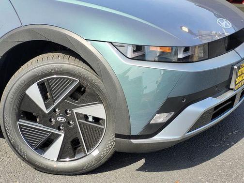 2025 Hyundai IONIQ 5 SE