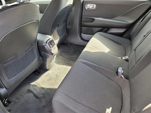 2024 Hyundai IONIQ 6 SE Standard Range