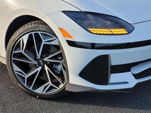 2025 Hyundai IONIQ 6 SEL