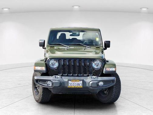 2022 Jeep Gladiator Sport