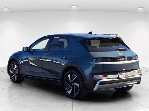 2025 Hyundai IONIQ 5 SE Standard Range