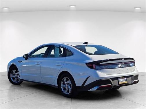 2025 Hyundai SONATA SE